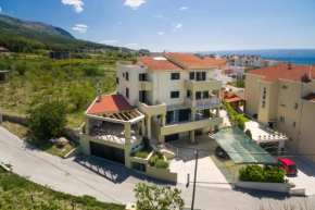 Отель Apartments Leon  Подстрана